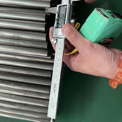 Tubo de aço inoxidável de comprimento redondo e sem costura 304 / 316