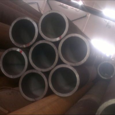 Bom preço. Tubos afiados de aço ligado sem costura laminados em 42CrMo4 para tubos de rolamento on-line